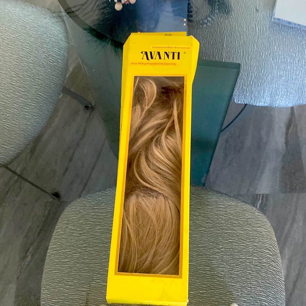 Avanti, Draw String Ponytail with Claw -Clip